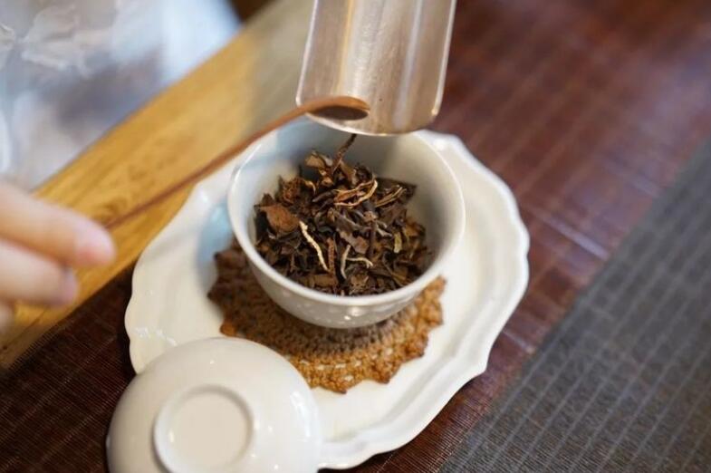 陈皮白茶的功效与禁忌 陈皮白茶的功效与禁忌