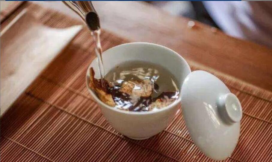 ��Ƥ�ͺ����һ����ˮ����