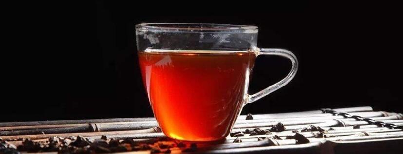 蜂蜜泡茶叶的功效 蜂蜜泡茶叶的功效