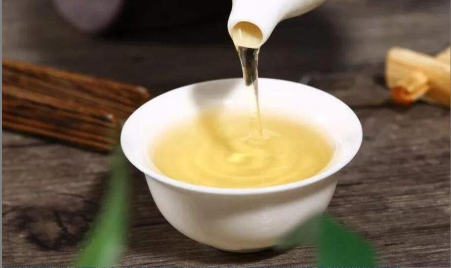 蜂蜜泡茶叶的功效 蜂蜜泡茶叶的功效