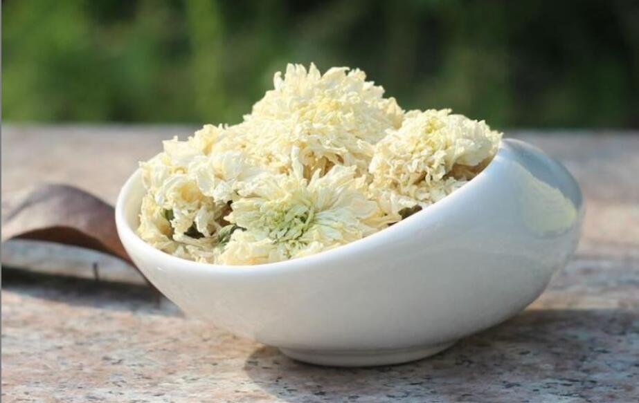 贡菊泡水喝有什么功效 贡菊泡水喝有什么功效