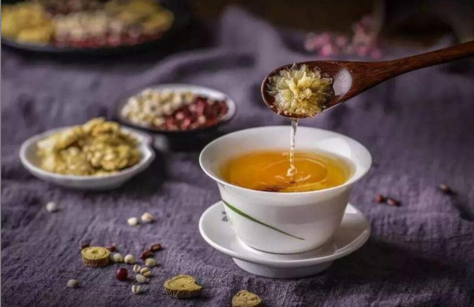 贡菊泡水喝有什么功效 贡菊泡水喝有什么功效