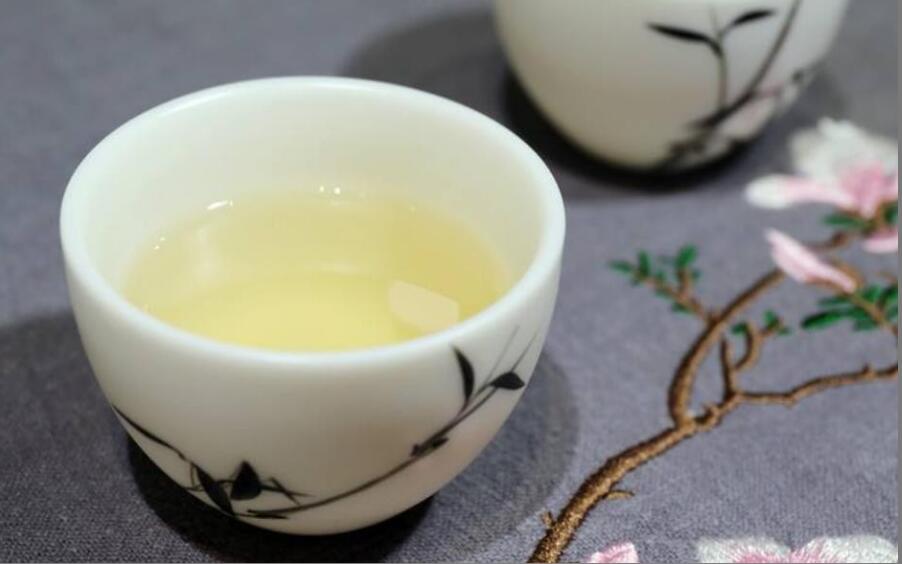 贡眉白茶饼的功效与作用 贡眉白茶饼的功效与作用