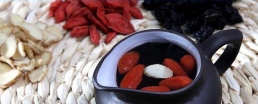 桂圆枸杞桑葚泡水喝的功效 桂圆枸杞桑葚泡水喝的功效