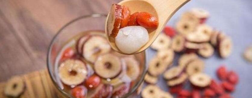 桂圆红枣枸杞茶胎菊的功效与禁忌 桂圆红枣枸杞茶胎菊的功效与禁忌