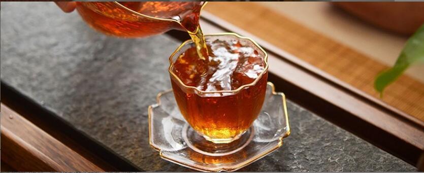 红茶和绿茶哪个适合女生 红茶和绿茶哪个适合女生