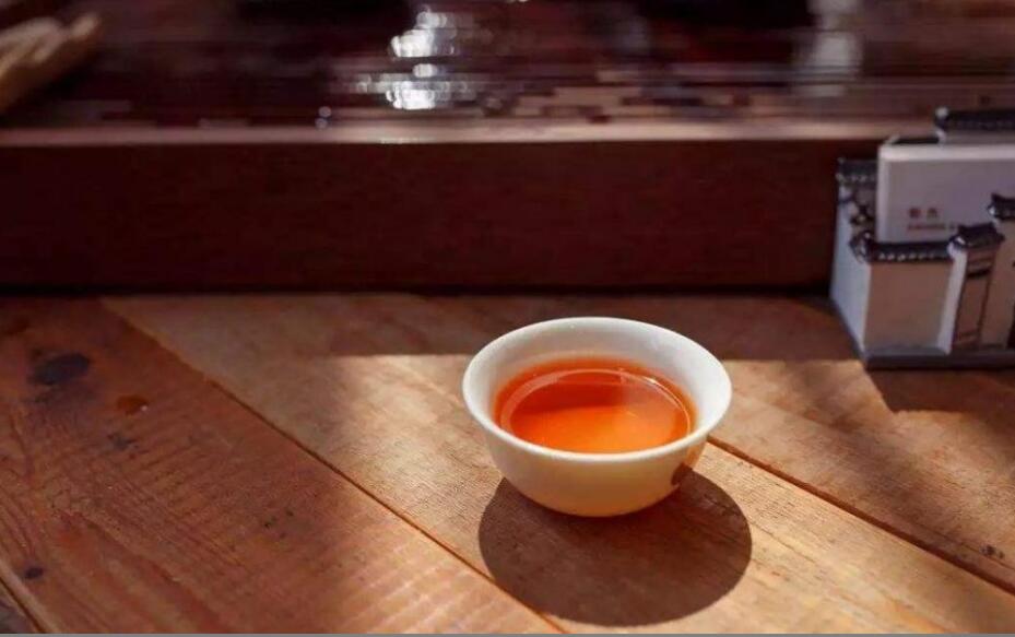 红茶有哪些功效哪些人适合喝红茶 红茶有哪些功效哪些人适合喝红茶