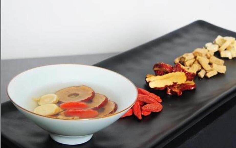 黄芪西洋参枸杞红枣泡水喝的功效 黄芪西洋参枸杞红枣泡水喝的功效