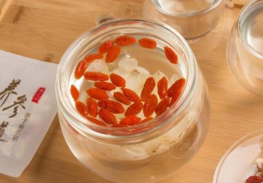 黄芪西洋参枸杞红枣泡水喝的功效 黄芪西洋参枸杞红枣泡水喝的功效