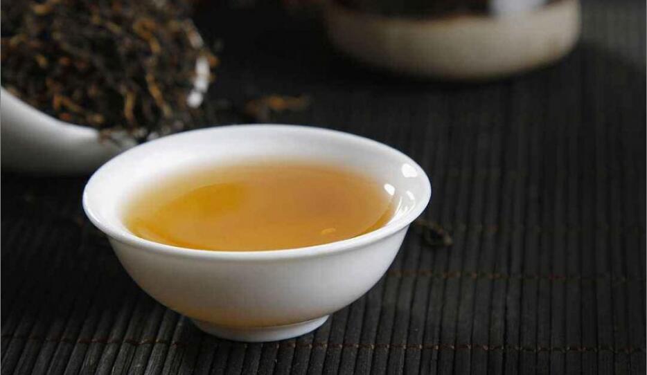 金骏眉茶叶泡脚的功效与作用及禁忌 金骏眉茶叶泡脚的功效与作用及禁忌