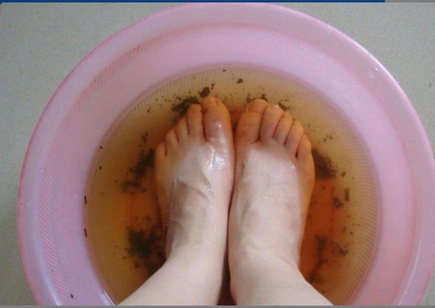 金骏眉茶叶泡脚的功效与作用及禁忌 金骏眉茶叶泡脚的功效与作用及禁忌