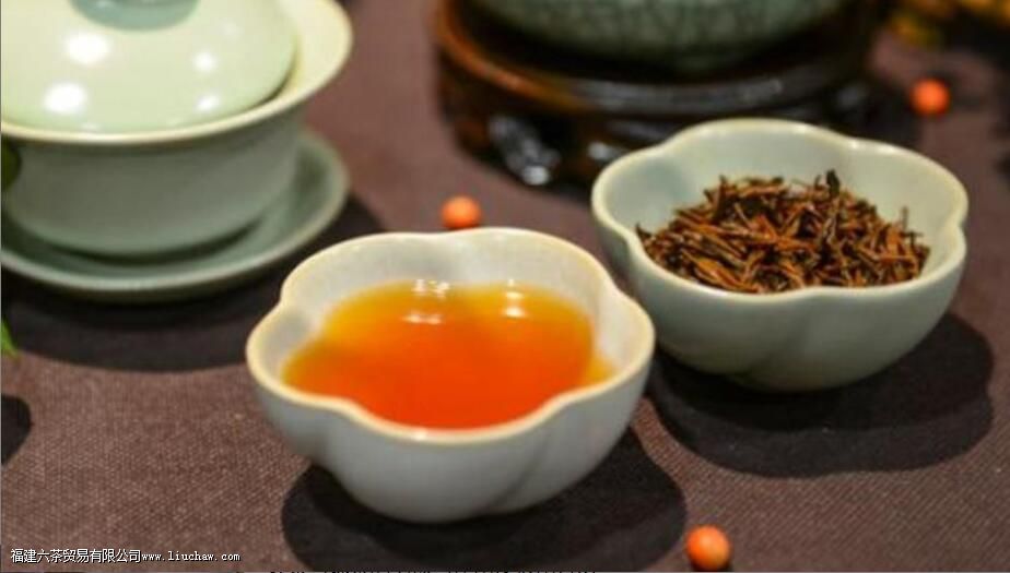 绿茶与红茶的功效与作用禁忌 绿茶与红茶的功效与作用禁忌