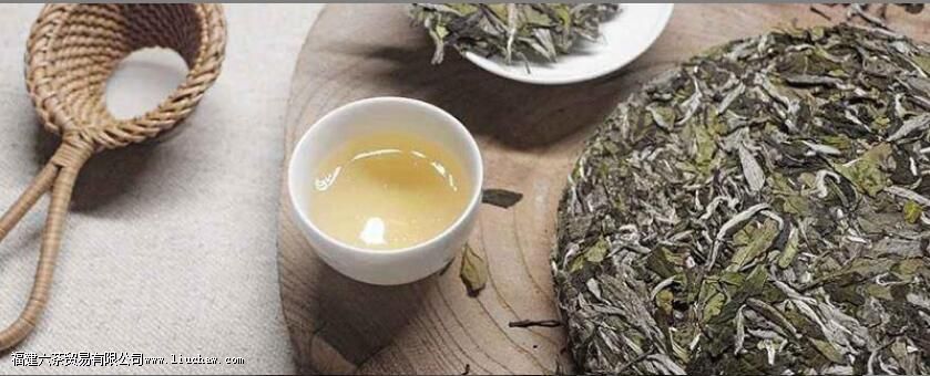 女人喝白茶的好处和坏处 女人喝白茶的好处和坏处