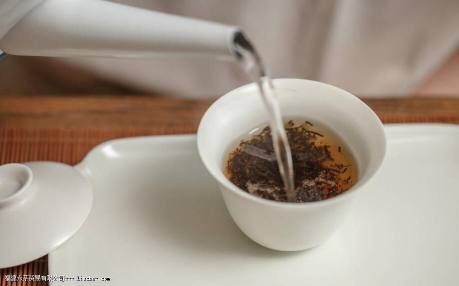 女人喝红茶的功效绿茶影响睡眠吗 女人喝红茶的功效绿茶影响睡眠吗