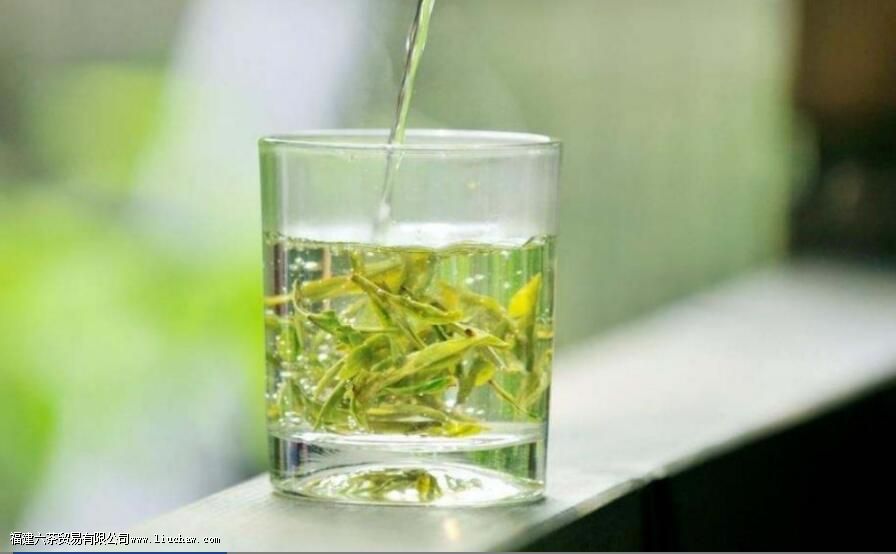 女人喝龙井茶的好处 女人喝龙井茶的好处