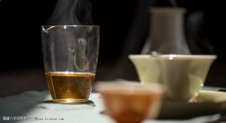 女性喝白茶的好处和坏处 女性喝白茶的好处和坏处