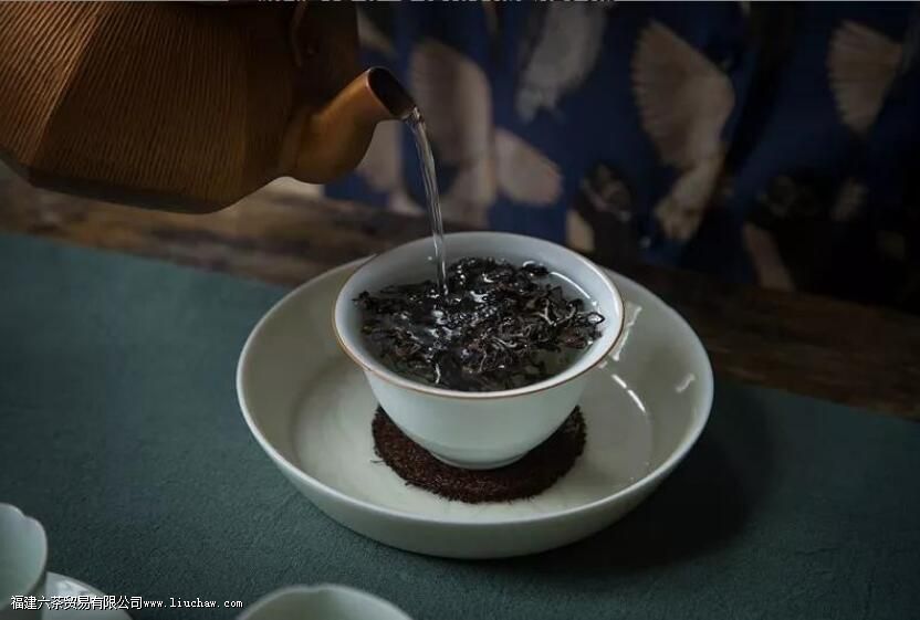 女性喝乌龙茶的好处和坏处 女性喝乌龙茶的好处和坏处