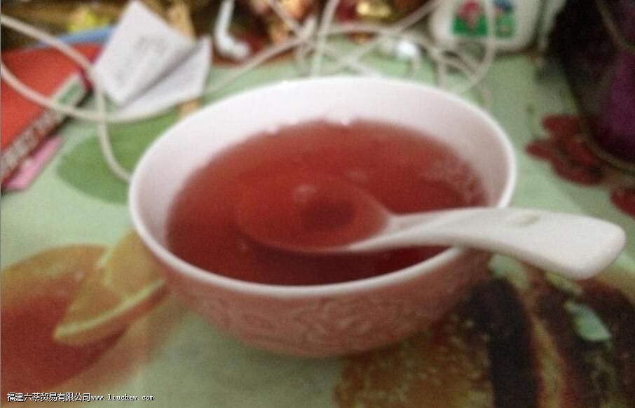 枇杷树叶子煮水喝的功效 枇杷树叶子煮水喝的功效