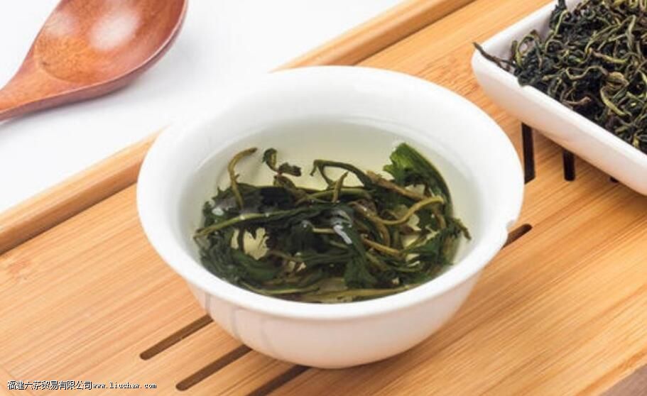 蒲公英茶的功效与作用及禁忌泡水喝的功效 蒲公英茶的功效与作用及禁忌泡水喝的功效