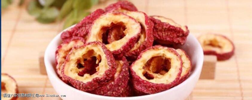 山楂干泡水的功效与作用及副作用 山楂干泡水的功效与作用及副作用