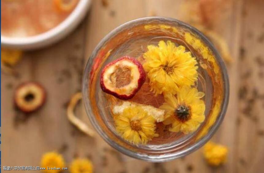山楂菊花柠檬茶的功效与作用 山楂菊花柠檬茶的功效与作用