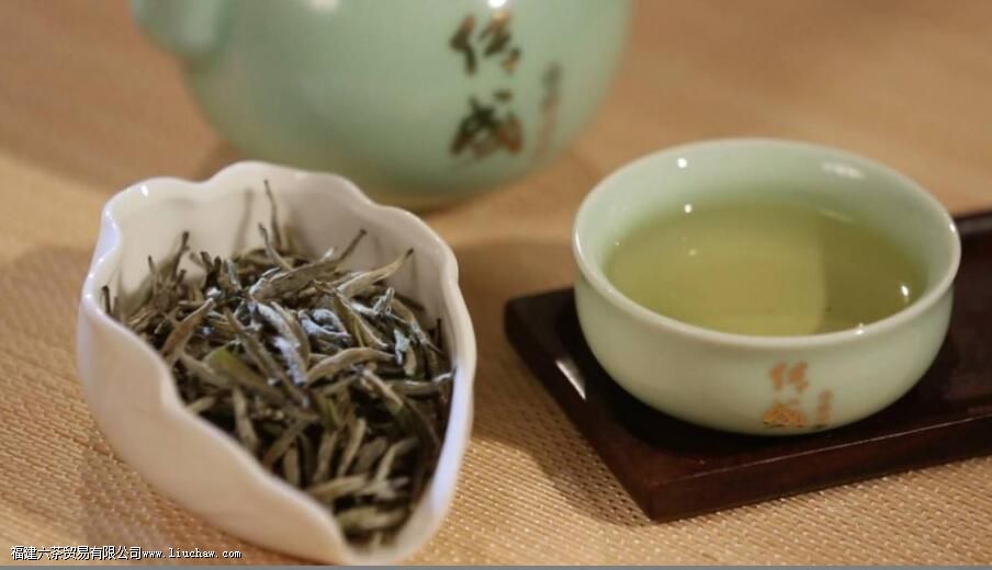 天热喝绿茶好还是红茶好 天热喝绿茶好还是红茶好