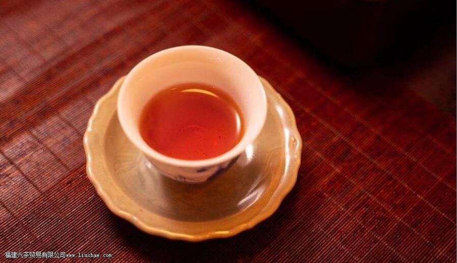 晚上喝红茶还是绿茶 晚上喝红茶还是绿茶