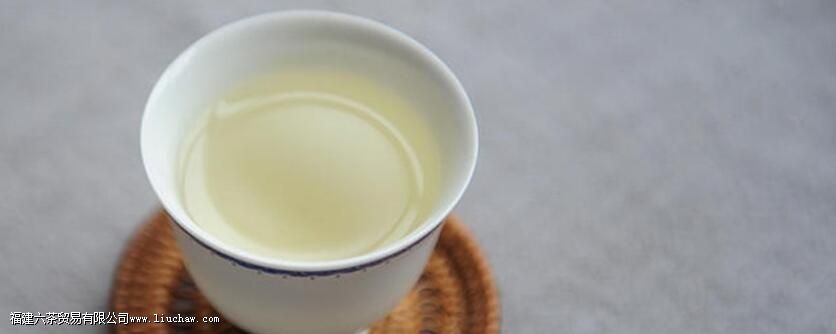 晚上喝红茶还是绿茶 晚上喝红茶还是绿茶