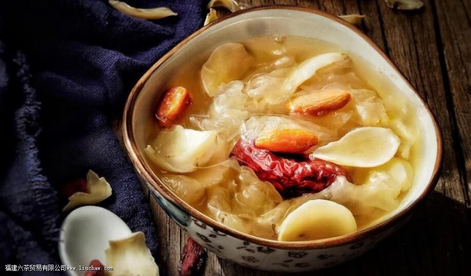 银耳百合红枣枸杞汤的功效 银耳百合红枣枸杞汤的功效