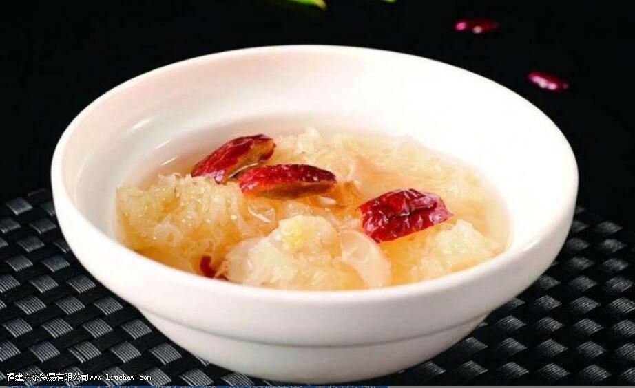 银耳百合红枣枸杞汤的功效 银耳百合红枣枸杞汤的功效