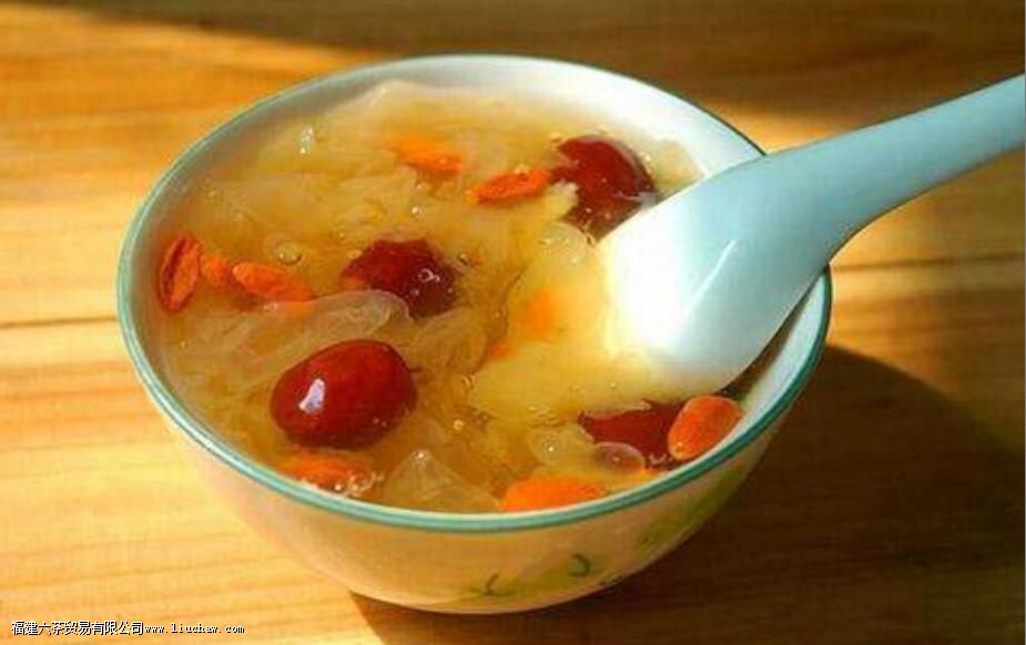 银耳桂圆红枣枸杞汤的功效 银耳桂圆红枣枸杞汤的功效