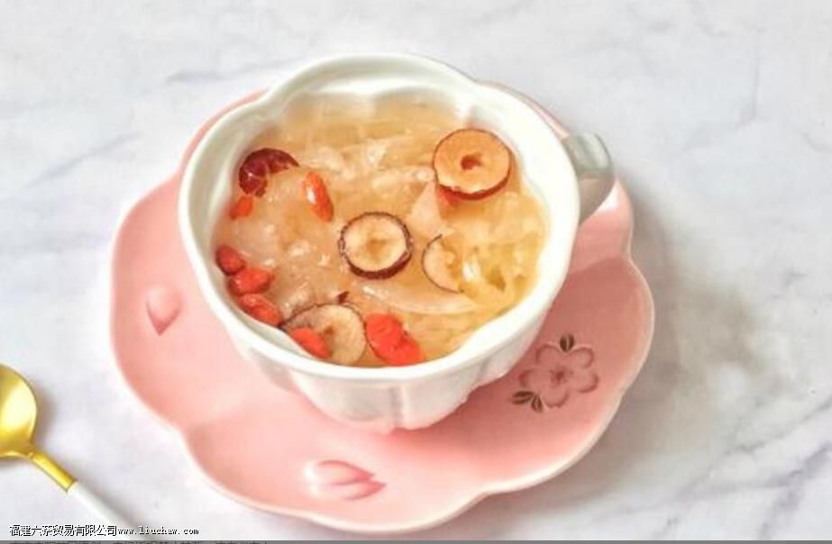 银耳桂圆红枣枸杞汤的功效 银耳桂圆红枣枸杞汤的功效