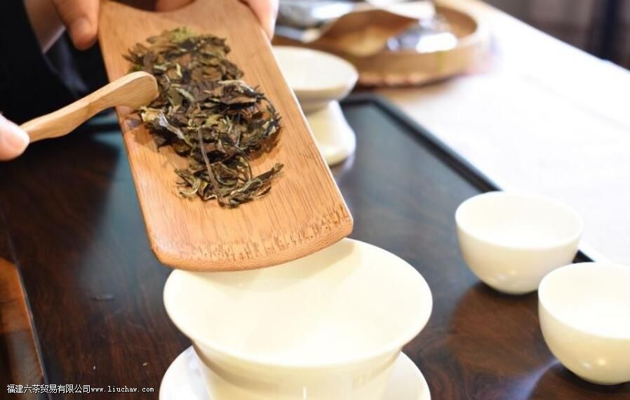 白瓷盖碗适合泡什么茶,有什么优点 白瓷盖碗适合泡什么茶,有什么优点