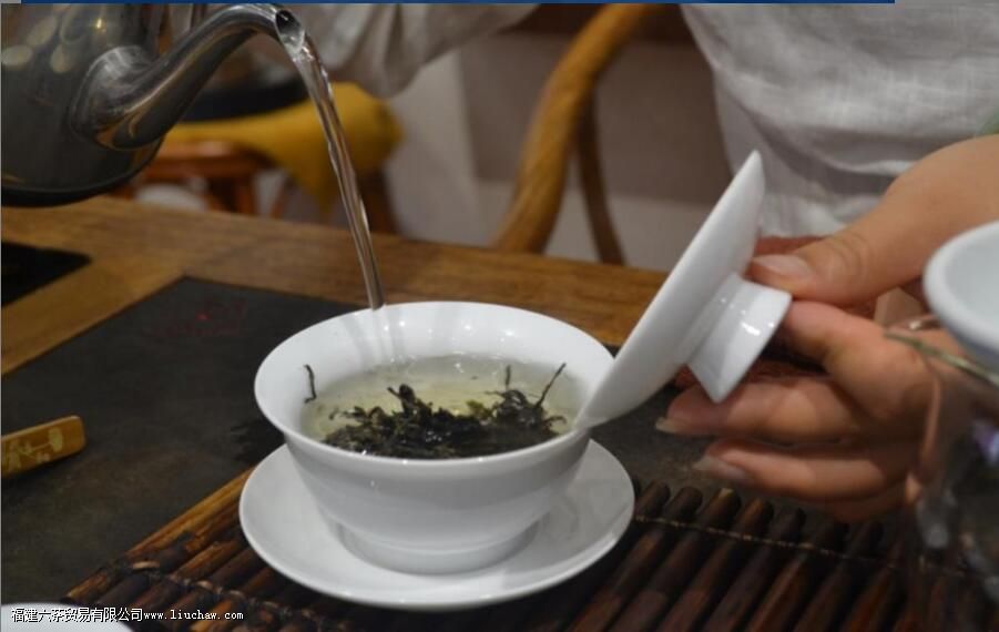 白瓷盖碗适合泡什么茶,有什么优点 白瓷盖碗适合泡什么茶,有什么优点