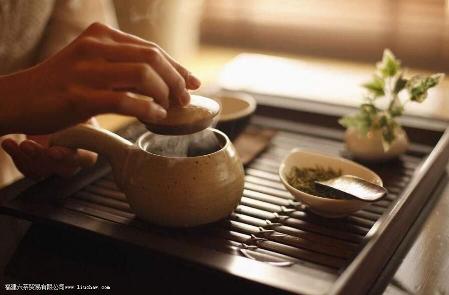 对于泡完的茶叶,到底能不能吃 对于泡完的茶叶,到底能不能吃