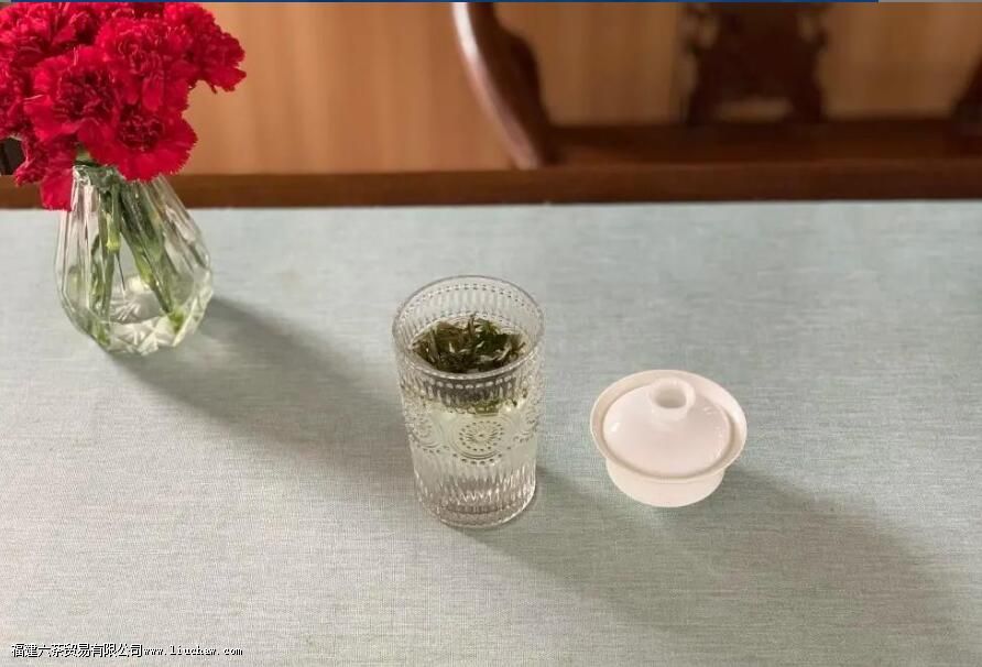 绿茶与红茶有什么不一样 绿茶与红茶有什么不一样