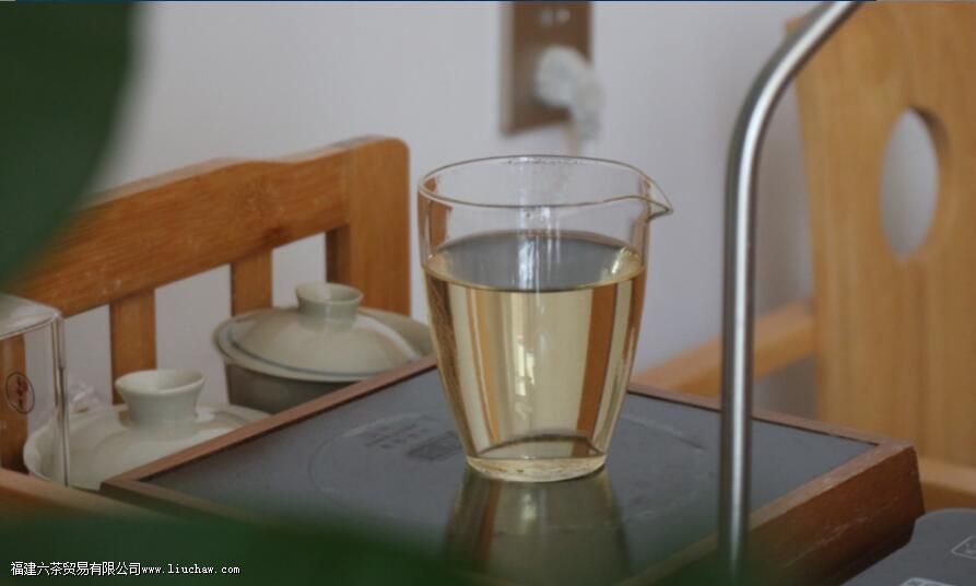 �ݲ��ô���ˮ���ǿ�Ȫˮ�ã��ܶ��˶�����