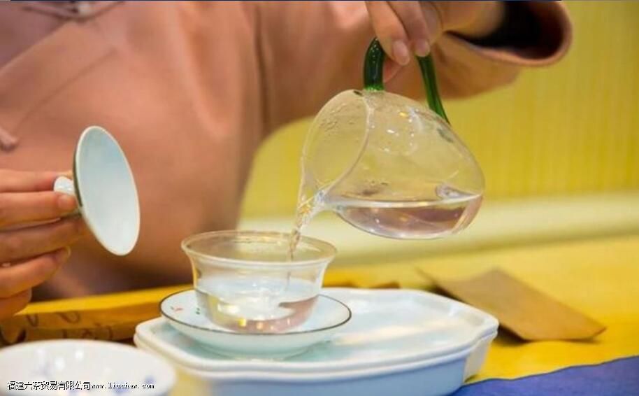 �ݲ��ô���ˮ�ã����ǿ�Ȫˮ��