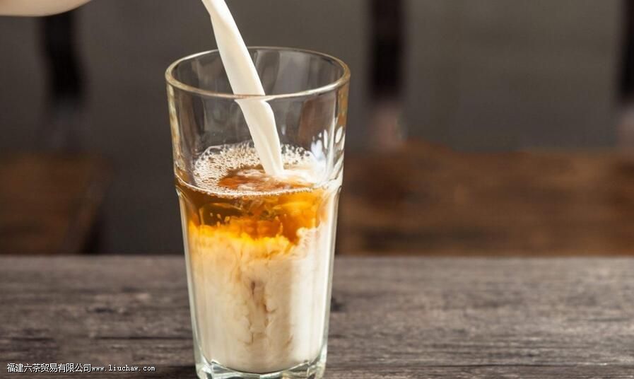 泡好的红茶可以直接加牛奶吗 泡好的红茶可以直接加牛奶吗