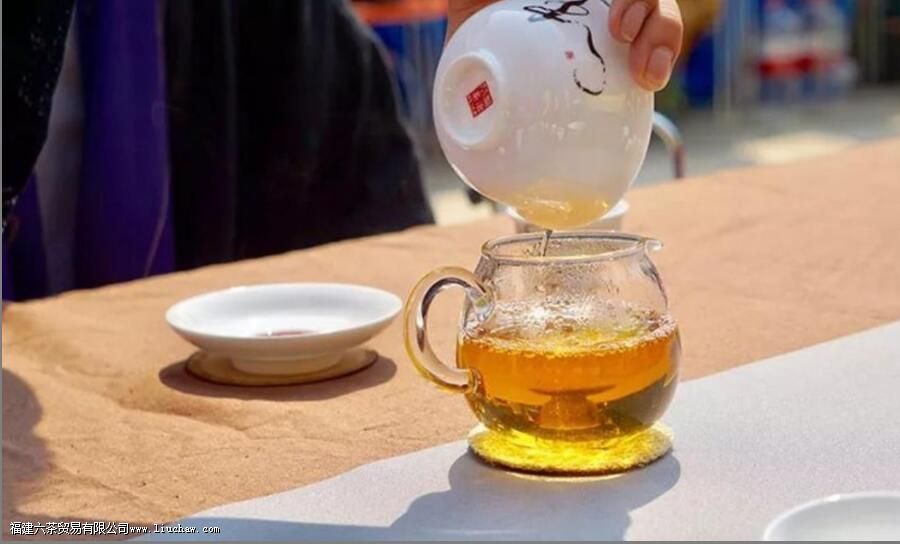 为什么喝完茶嗓子感觉干干的,原因竟是这些 为什么喝完茶嗓子感觉干干的,原因竟是这些