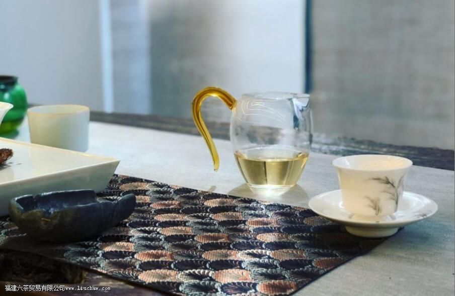 夏天喝什么茶女士 夏天喝什么茶女士