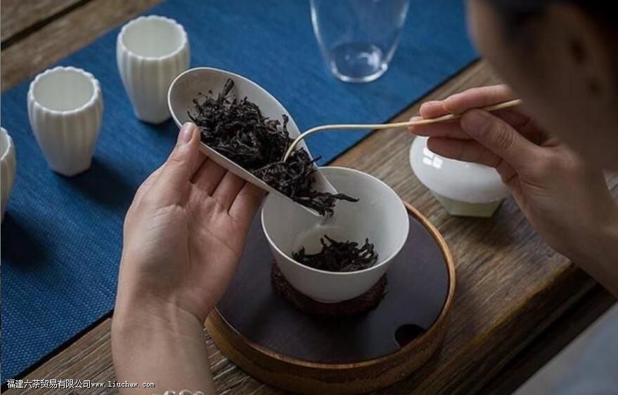 大红袍多少度水泡茶好 大红袍多少度水泡茶好