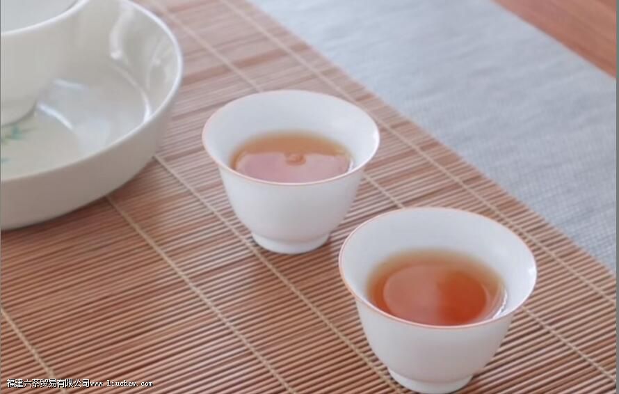 盖碗泡茶,做好这几点不烫手,且茶香浓郁 盖碗泡茶,做好这几点不烫手,且茶香浓郁