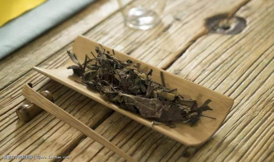 贡眉冲泡后的茶汤颜色 贡眉冲泡后的茶汤颜色