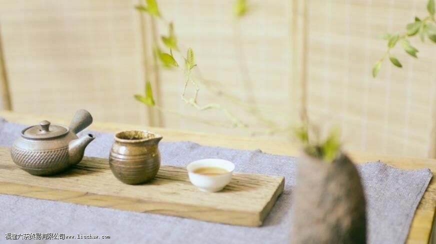 贡眉冲泡后的茶汤颜色 贡眉冲泡后的茶汤颜色