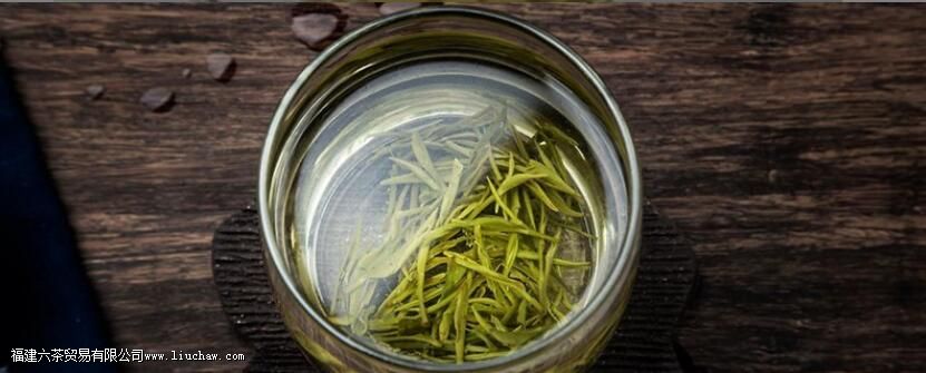 枸杞和绿茶泡水喝的功效与作用 枸杞和绿茶泡水喝的功效与作用