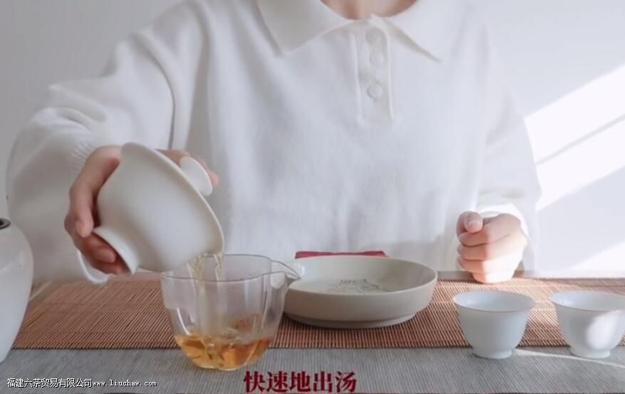 红茶最佳冲泡方法 红茶冲泡技巧与步骤 红茶最佳冲泡方法 红茶冲泡技巧与步骤