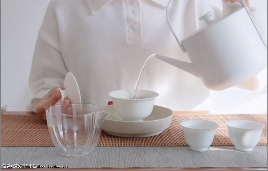 黄茶用多少度的水泡 黄茶用多少度的水泡