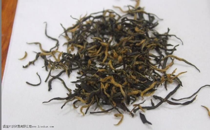 金骏眉泡出来的茶是什么颜色的 金骏眉泡出来的茶是什么颜色的