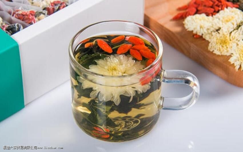 菊花枸杞蒲公英可以一起泡水喝吗 菊花枸杞蒲公英可以一起泡水喝吗